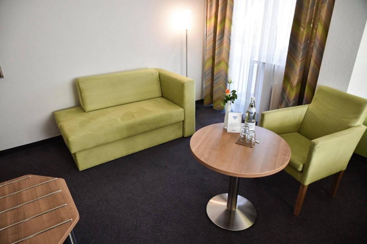 Martins Klause Airport Messe Hotel - Self Check In - Air Conditioning! ליינפלדן-אכטרדינגן מראה חיצוני תמונה